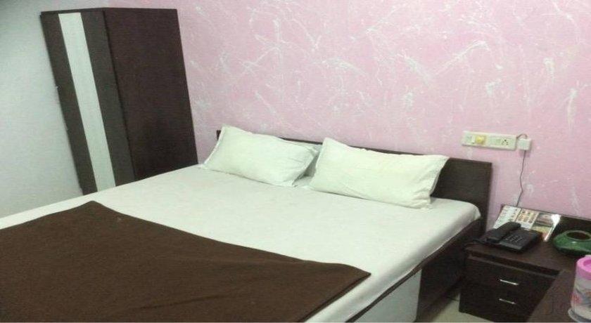 Hotel Manali Residency Gandhinagar Exteriör bild